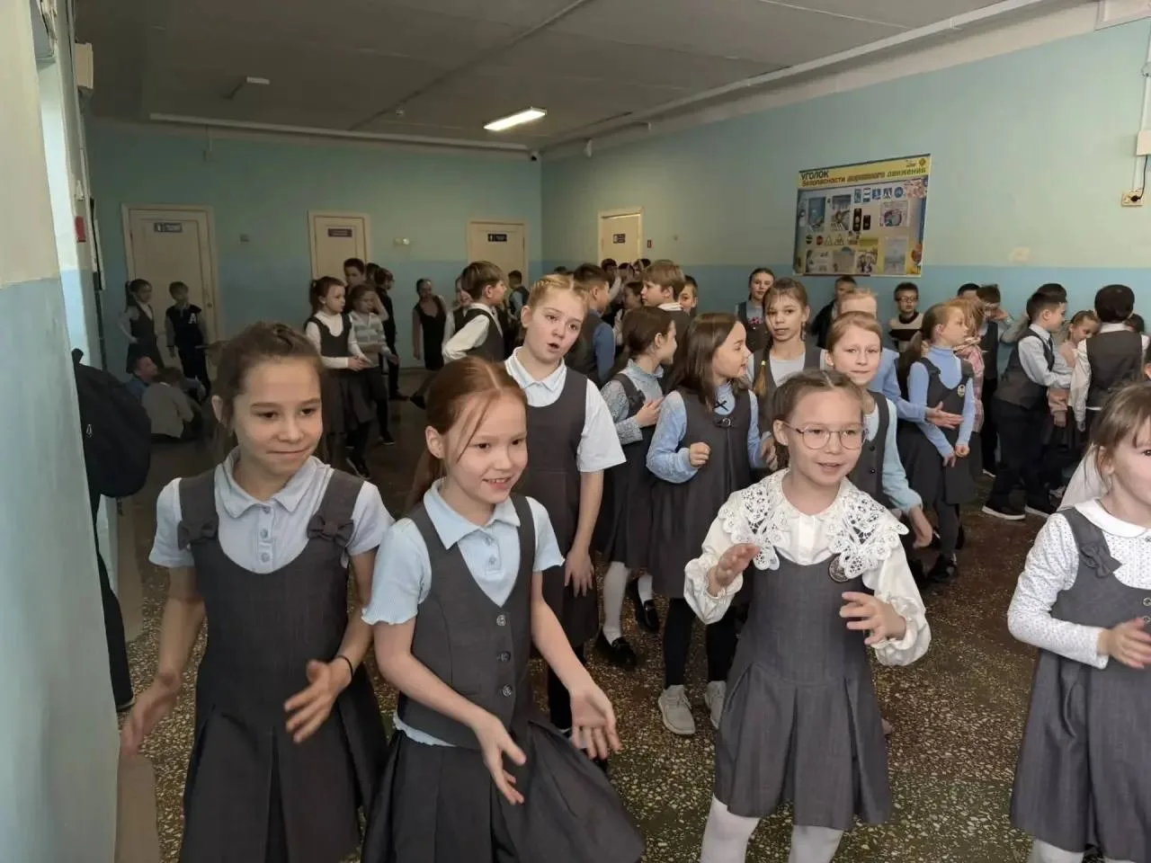 😍 Когда переменки – в радость   Ученики среднего звена устроили сегодня настоящий праздник для начал