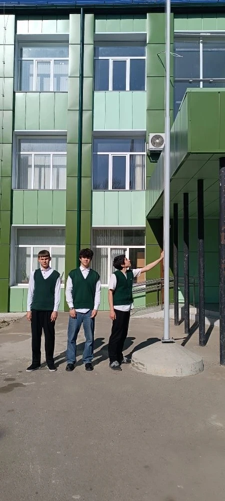 Новая неделя началась с традиционного поднятия Флага Российской Федерации. Сегодня этой...