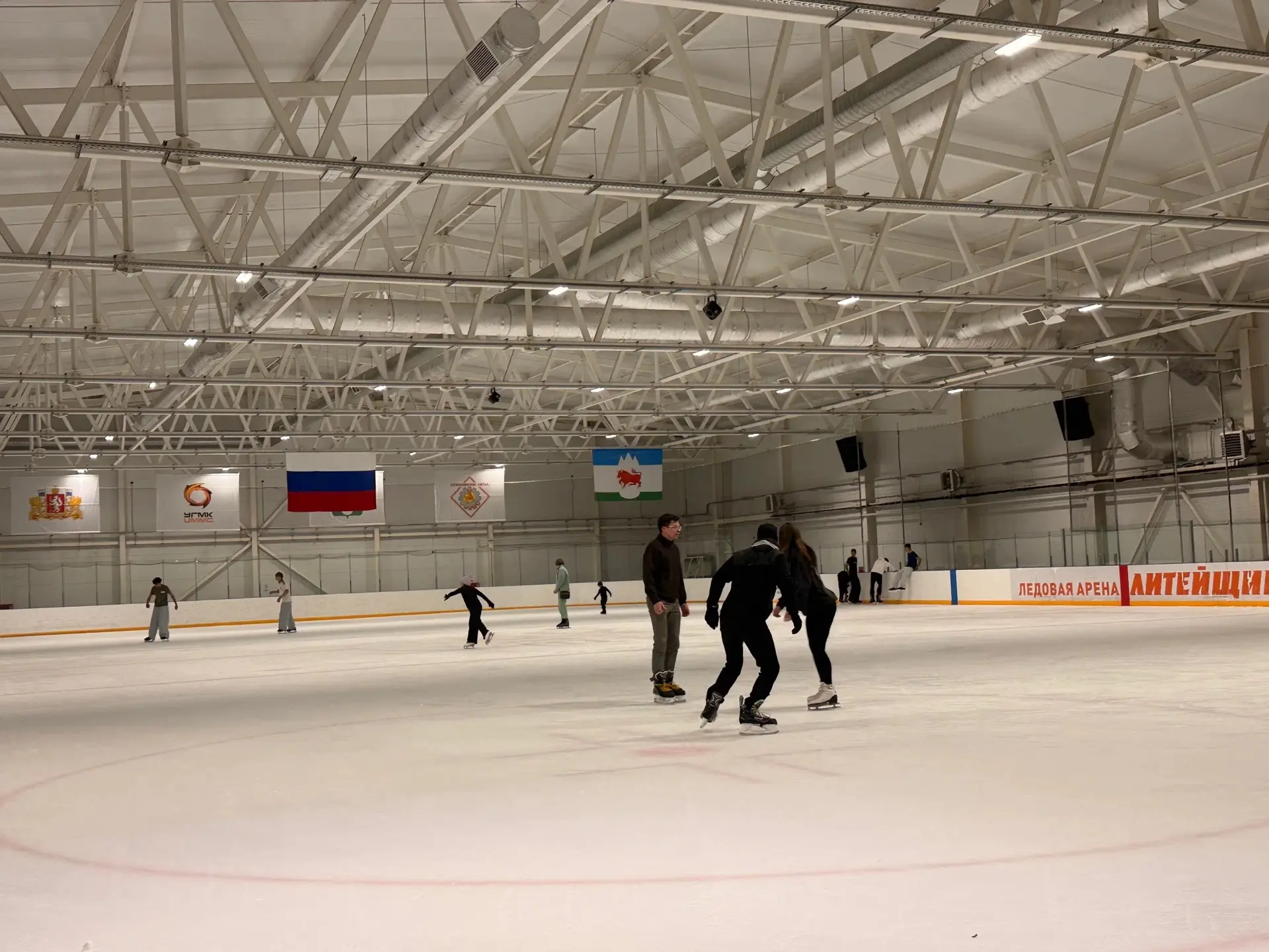 Приходите всей семьёй или с друзьями — мы ждём вас на массовом катании каждый день! Пус...