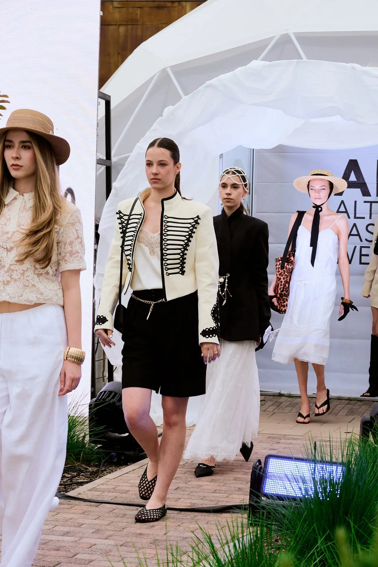 Открывали вчерашнее мероприятие AFW показом AMPERSAND. За основу показа мы взяли россий...