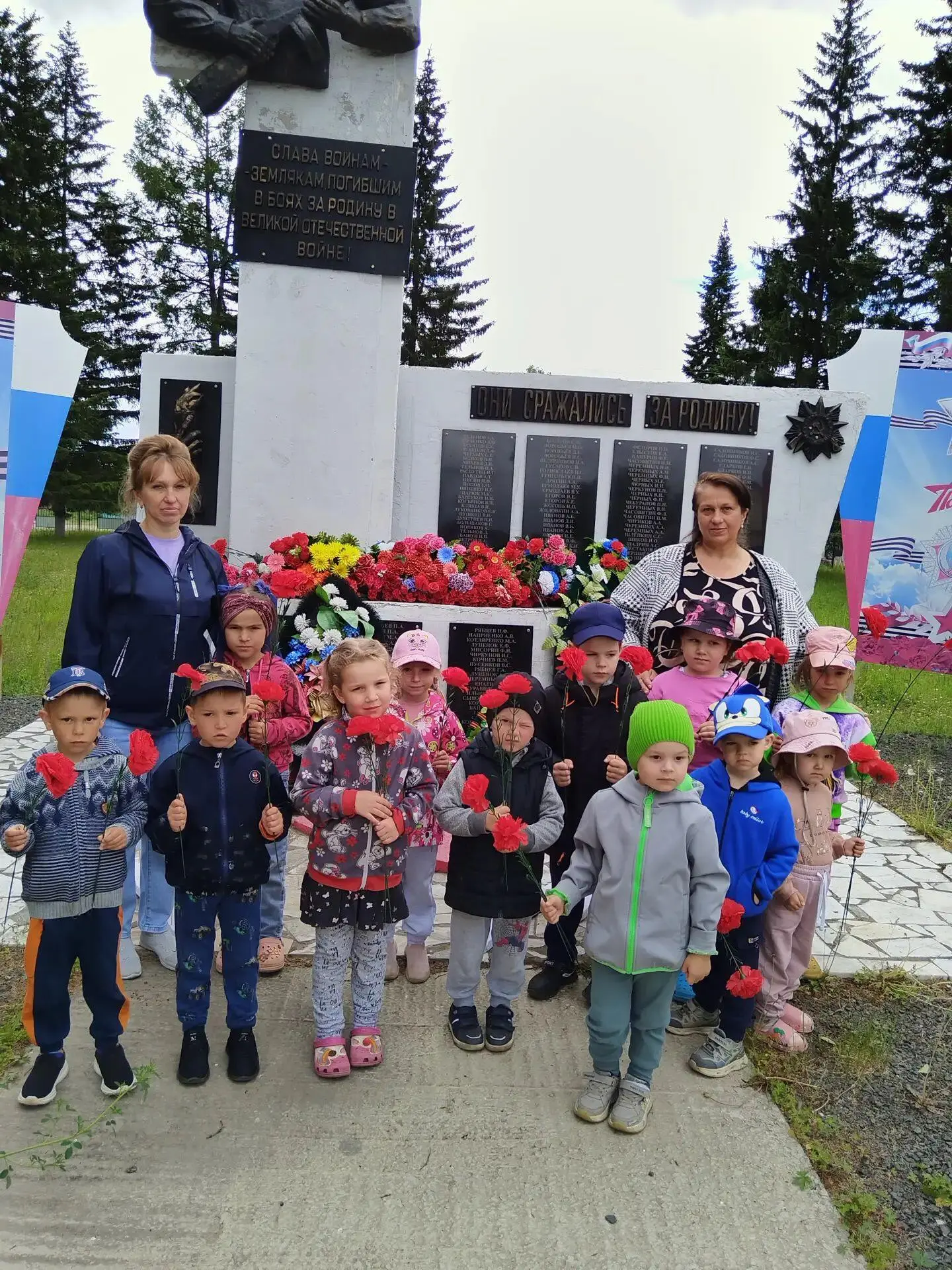 🕯️22 июня — День памяти и скорби…🕯️
Воспитатели и малыши из МКДОУ «Солнышко» села Ключи-Булак почт