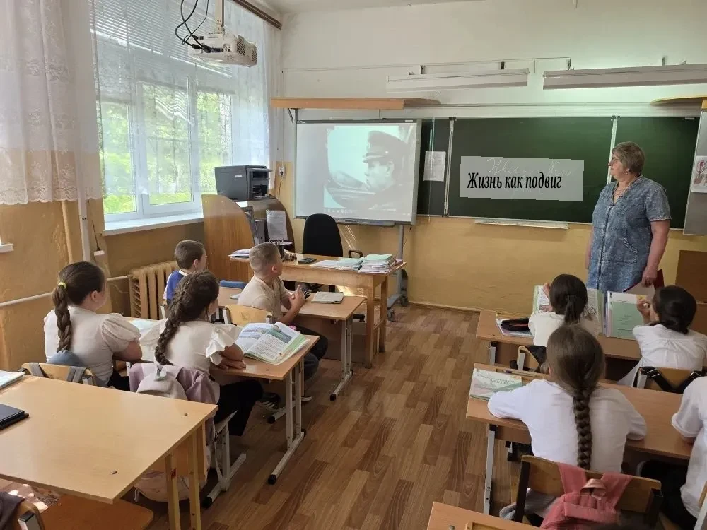 В Степновской СОШ прошел исторический час «Жизнь как подвиг», посвященный 110-летию про...