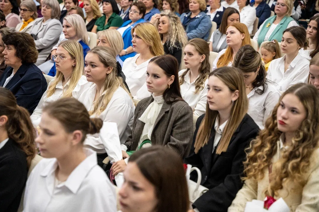 👩‍🏫Учителя в России получили особый статус и новые меры поддержки

Президент Владимир Путин подпис