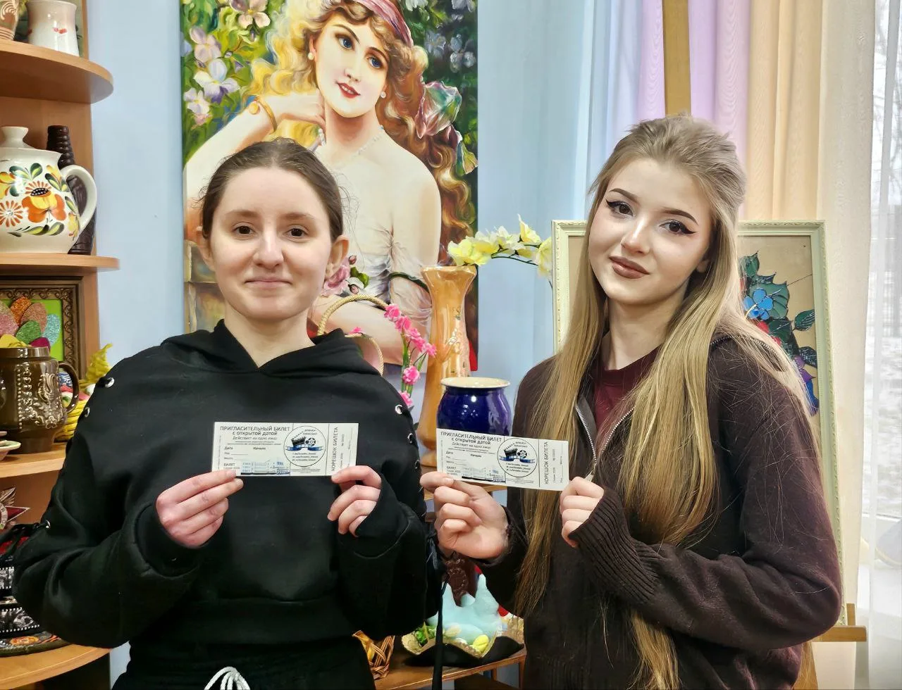 🎓 В Брянковском колледже ЛГПУ были вручены подаренные Дворцом культуры города Брянки б...