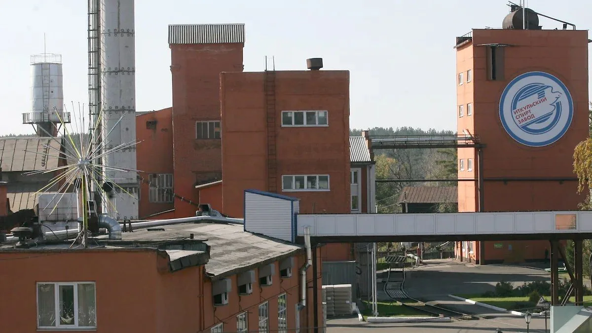 Выпуск спирта резко упал.