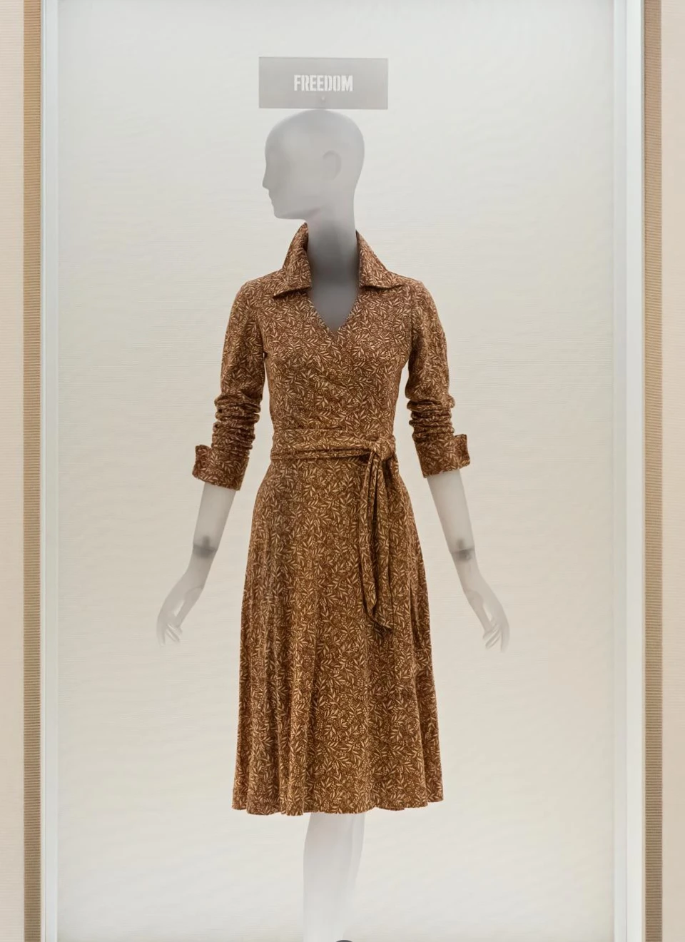 В коллекции Метрополитен-музея есть платье дома Diane von Furstenberg, датируемое приме...