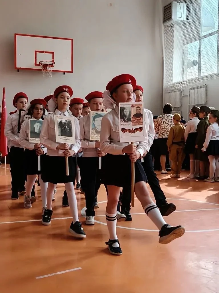 🎖️ В МБОУ Подвязновская СШ прошёл смотр строя и песни, посвящённый 81‑й годовщине Побе...