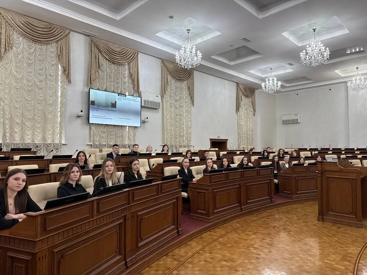 🇷🇺 Студенты колледжа посетили Парламентский центр.  Студенты специальности «Юриспруденция» совместно
