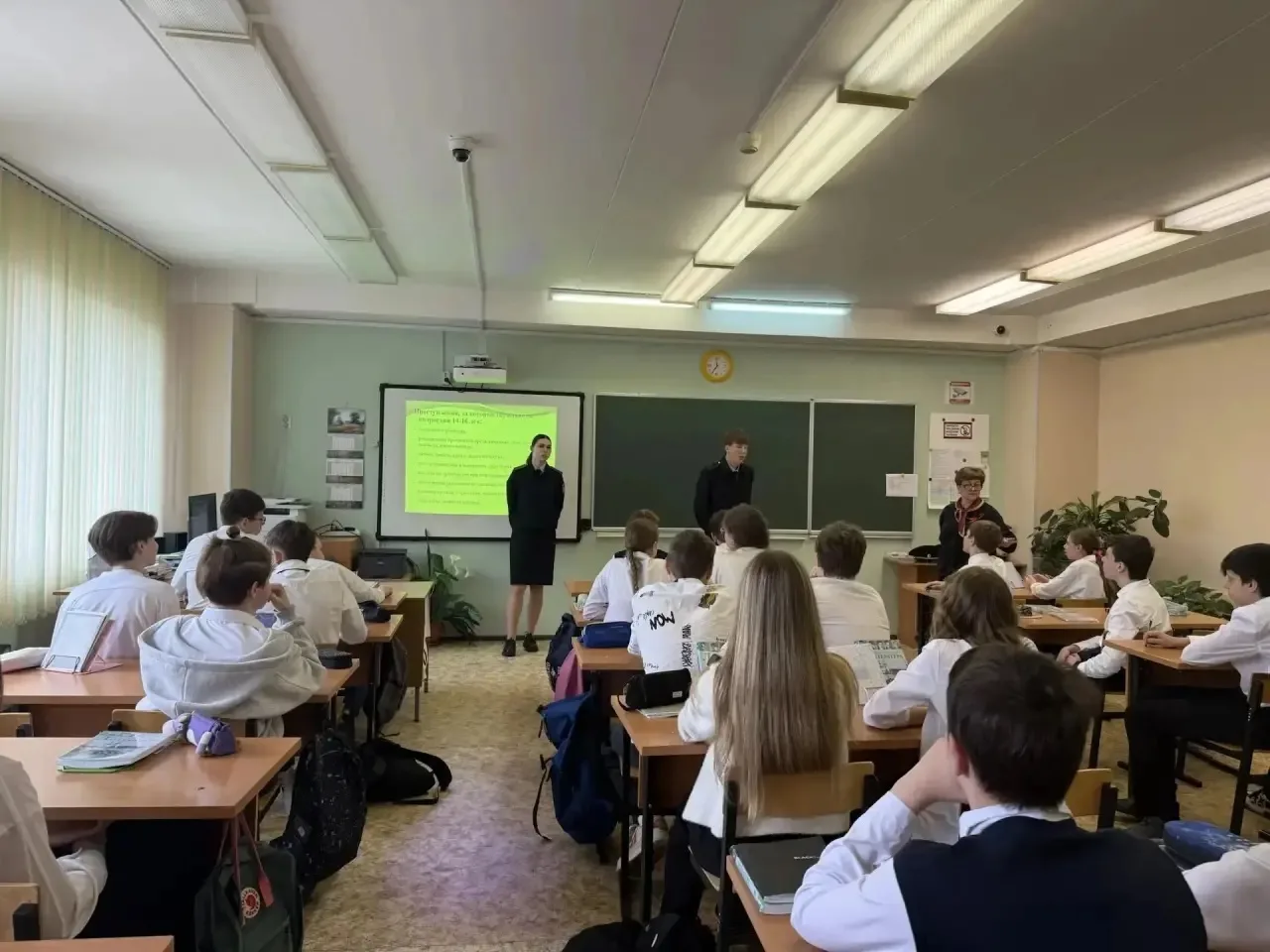 Уроки безопасности для школьников.  8 мая студенты 1 курса Подмосковного политехнического колледжа Г