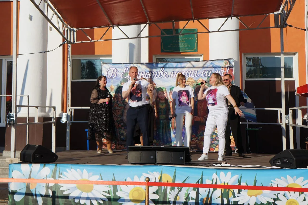🎉🌼 «Лирица» в Ягодном! 🌼🎉

Творческое объединение вокального искусства «Лирица» с радостью делит