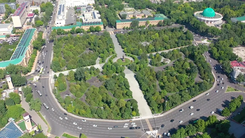 🚦"Зеленая волна" заработала на сквере Амира Темура в Ташкенте.