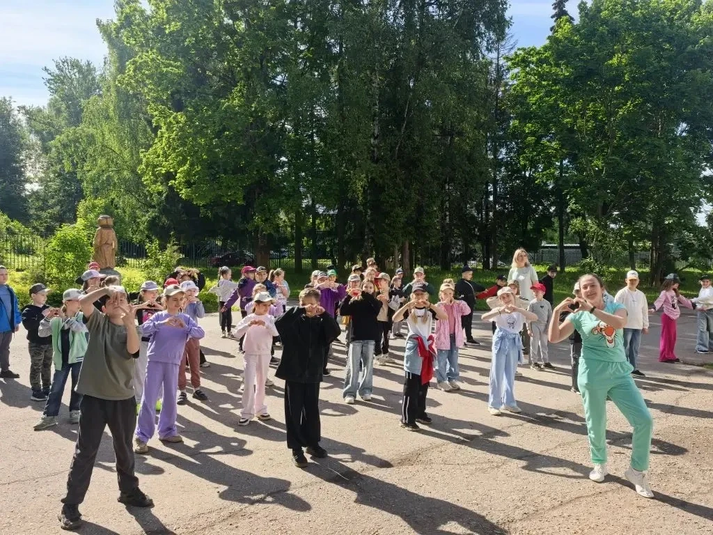 🎉🌞 Дорогие друзья! 🌞🎉

С радостью сообщаем об открытии нашего летнего пришкольного лагеря "Дружн