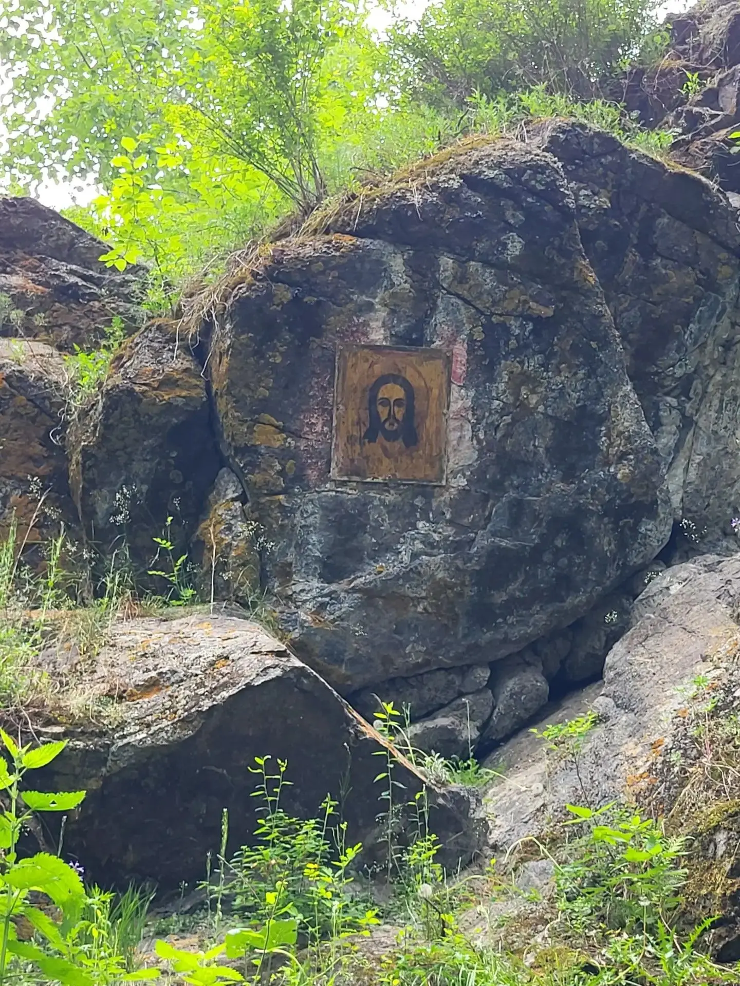 Знаете историю иконы в скале в Серебряном логу?