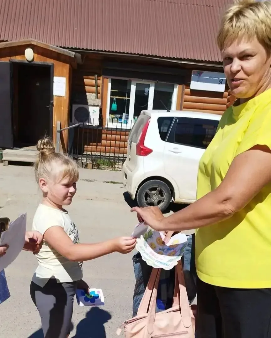 🌼 В финале мастер-класса «Ромашковое настроение» каждый ребенок сделал несколько откры...