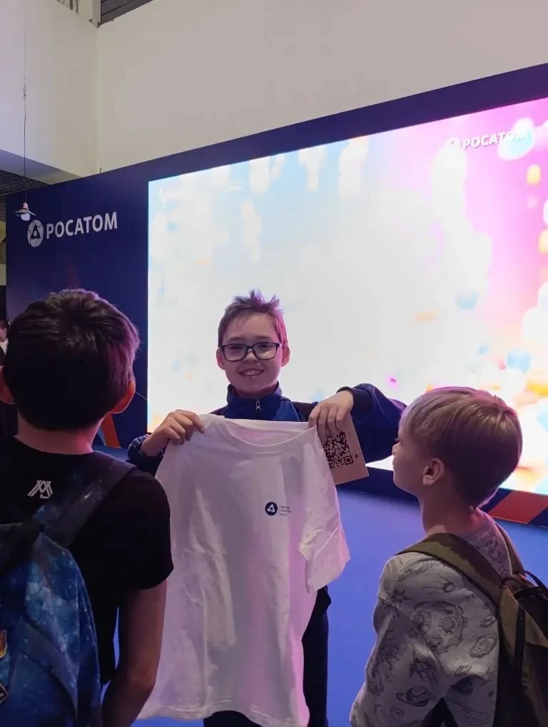 🎉 Наши ученики на выставке AtomSkills!  Сегодня ребята из нашей школы вместе с учителей физики Марин