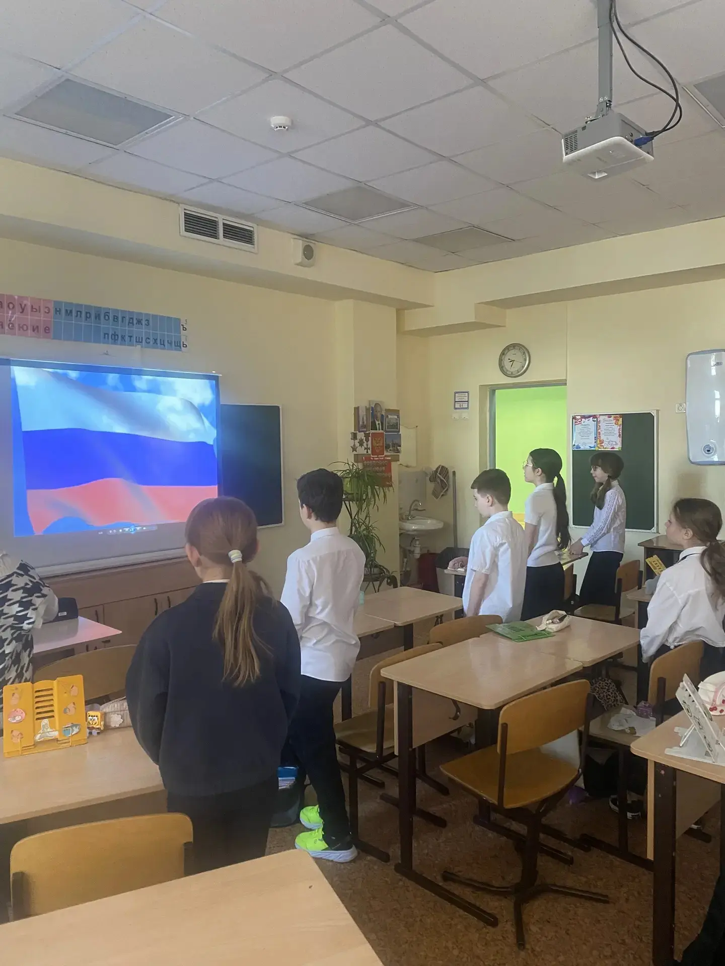 🇷🇺РАЗГОВОРЫ О ВАЖНОМ🇷🇺 📖📌 Сегодня в нашей школе прошло очередное внеурочное занятие из цикла «Разгов