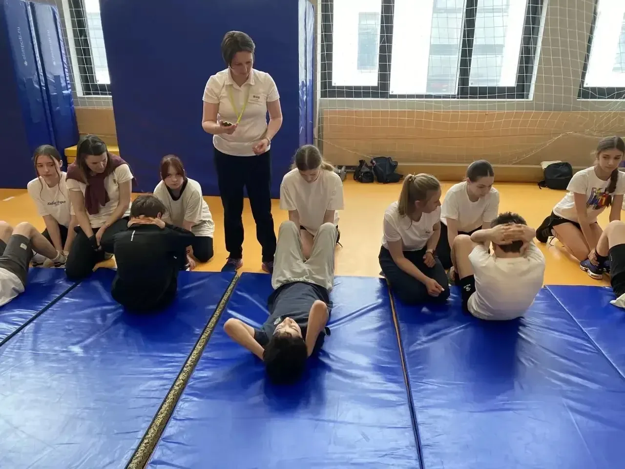 Президентские состязания среди 6-х классов 💪  Наши ученики приняли участие в важном спортивном событ