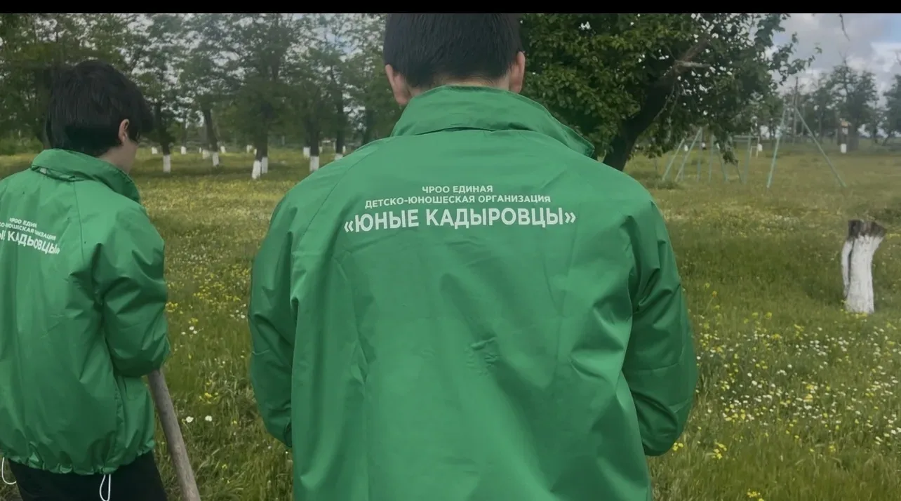 Наши Юные Кадыровцы не дремлют! Сегодня они помогали техническому персоналу с уборкой т...
