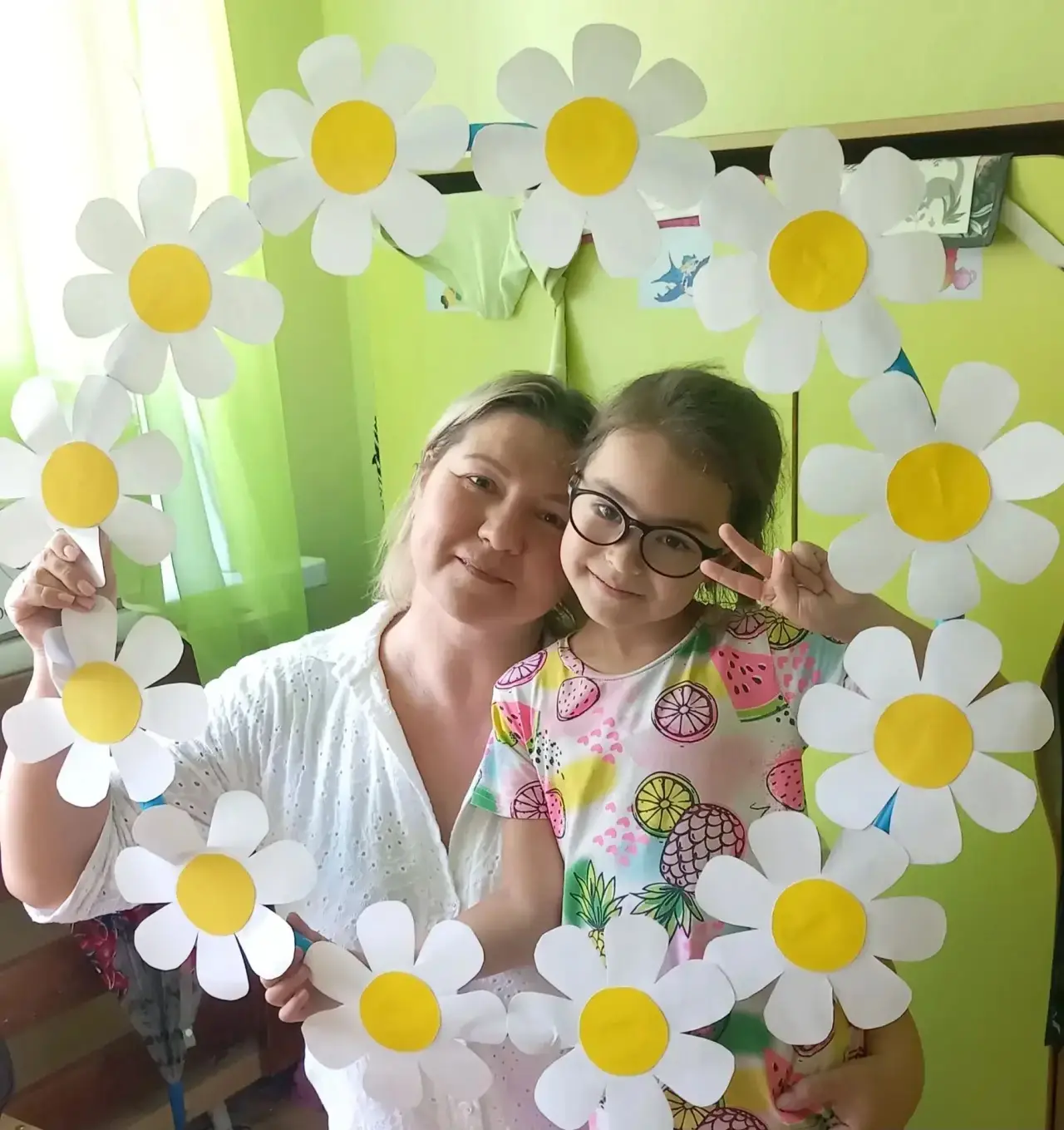 Уважаемые родители! ❤️
Поздравляем вас с замечательным праздником — Днём семьи, любви и верности! 🎉
