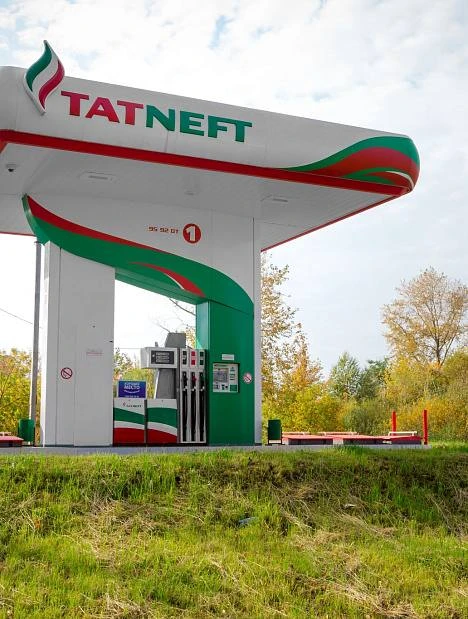 "Татнефть" ввела на всех автозаправках в России временный лимит на отпуск бензина и дизельного топли