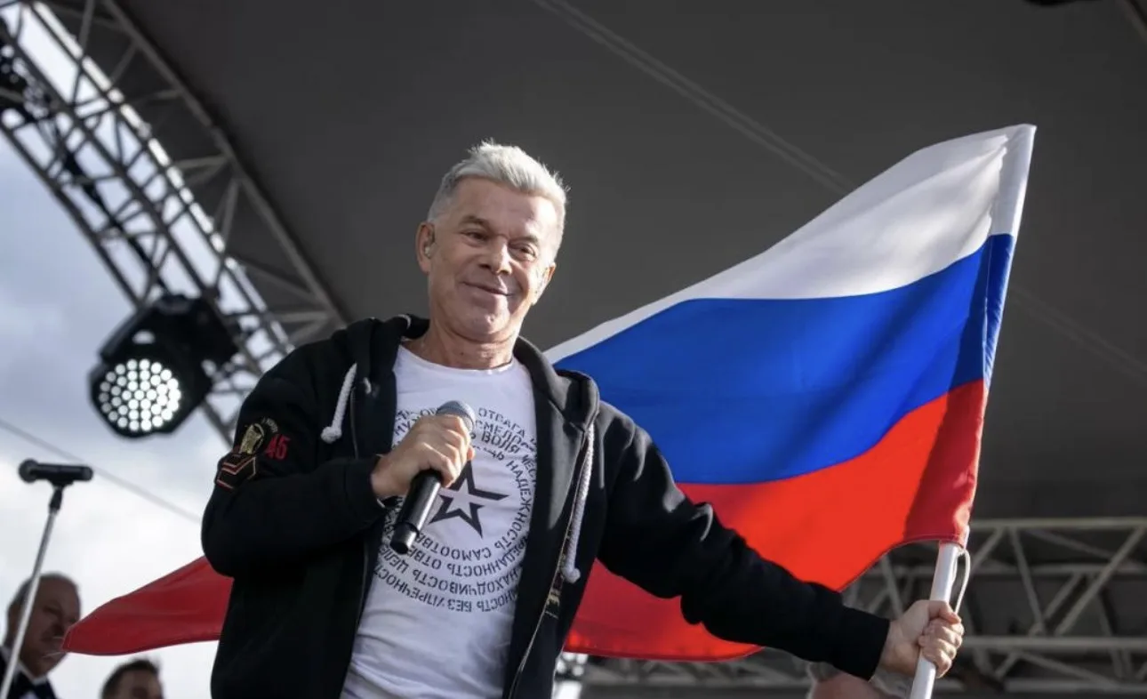 С Днем Государственного Флага, друзья!