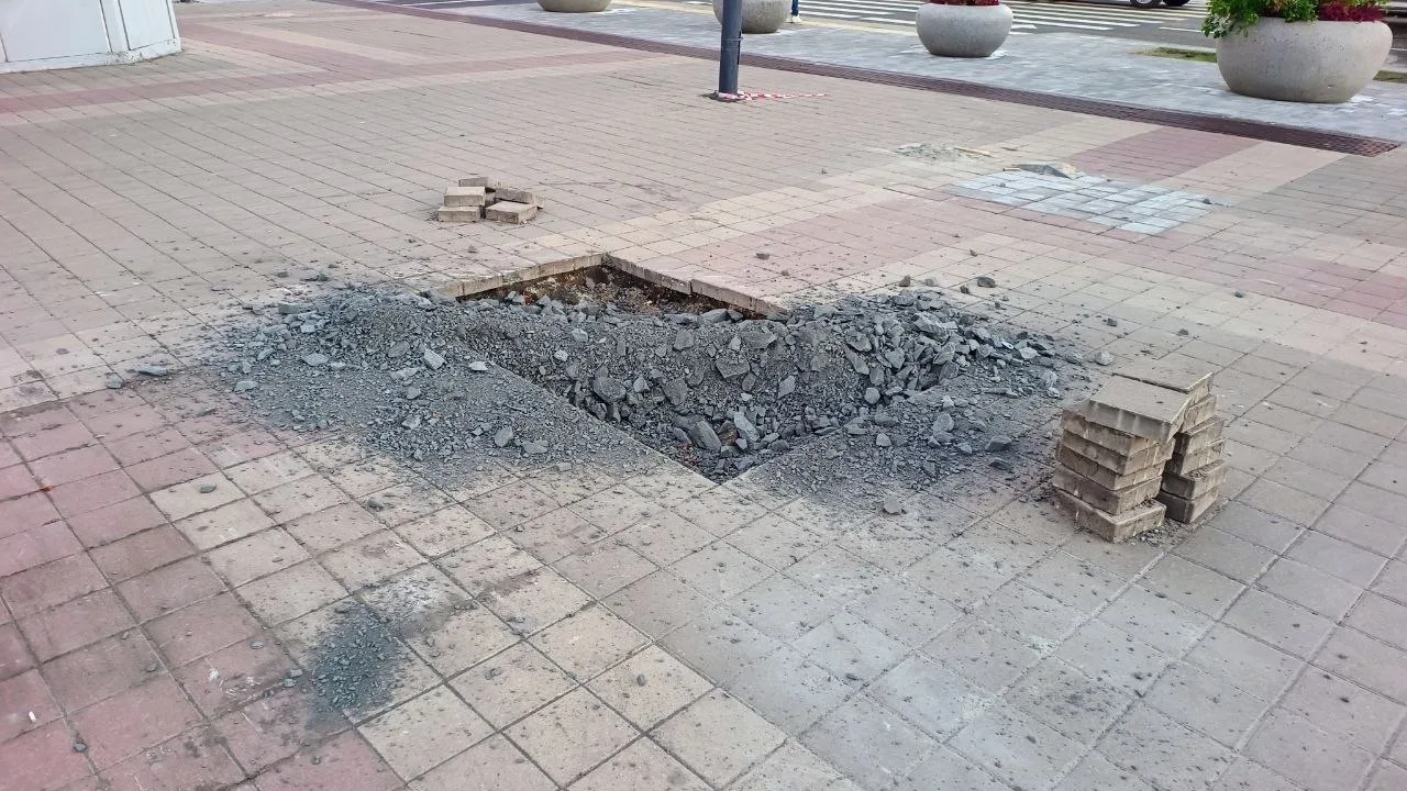 😐 На Белгородском Арбате спилили деревья. Новых посадок, видимо, не будет — пустоты на...
