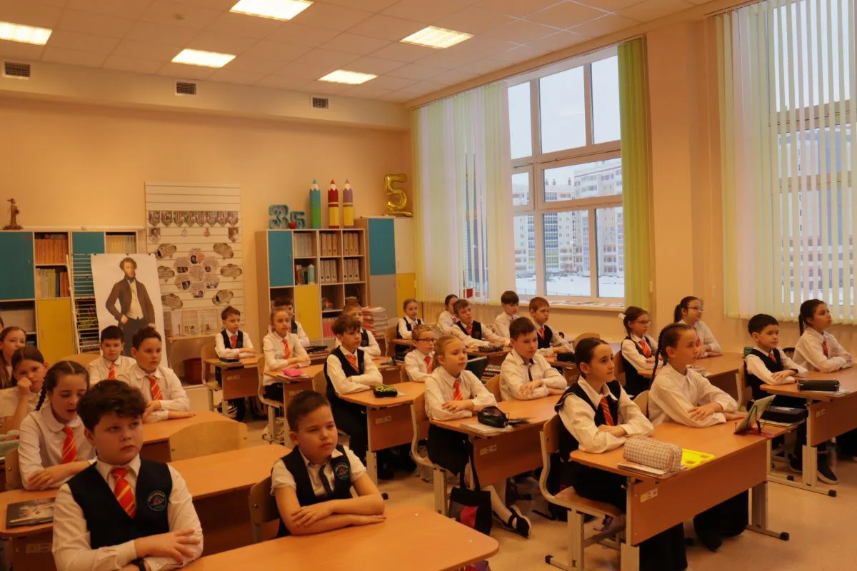 💬 «Разговоры о важном»: Герой из соседнего двора ✨   Сегодня, 16 февраля, в классах Центра образован