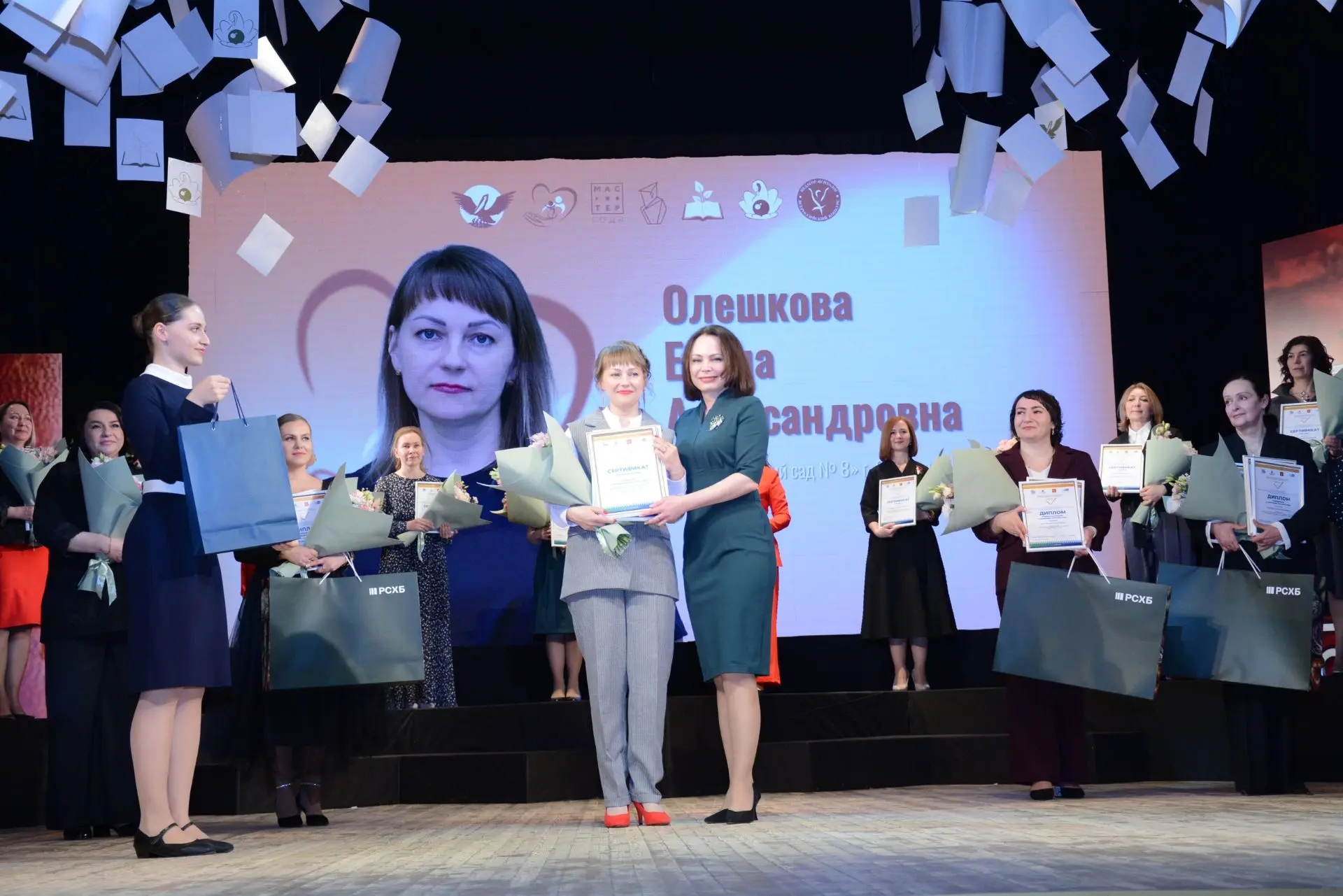 В Сыктывкаре наградили лучших педагогов республики👏👏👏  В Национальном музыкально-драматическом театр
