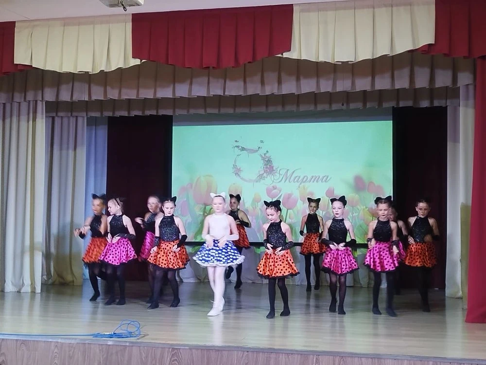 В нашей школе прошел замечательный праздничный концерт в честь Международного женского дня⚘️  Для са