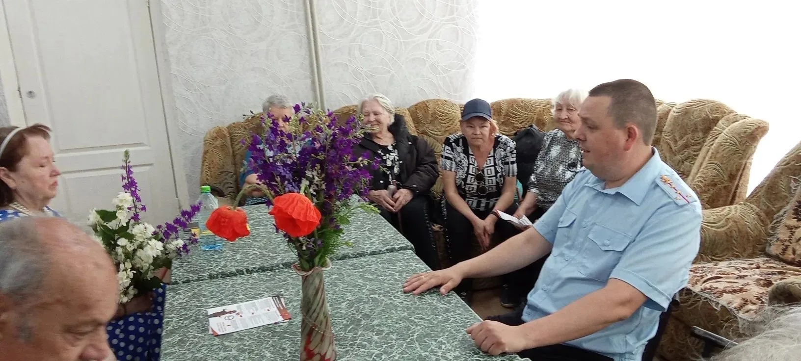 В отделении дневного пребывания №1 сотрудниками Торезского ОД ОМВД была проведена профилактическая б