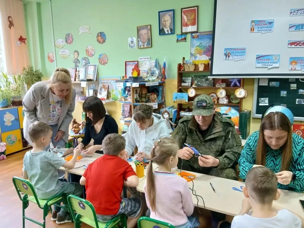 🇷🇺 В рамках Года счастливого материнства в Невельске прошла семейная творческая встреча «Символ Ро