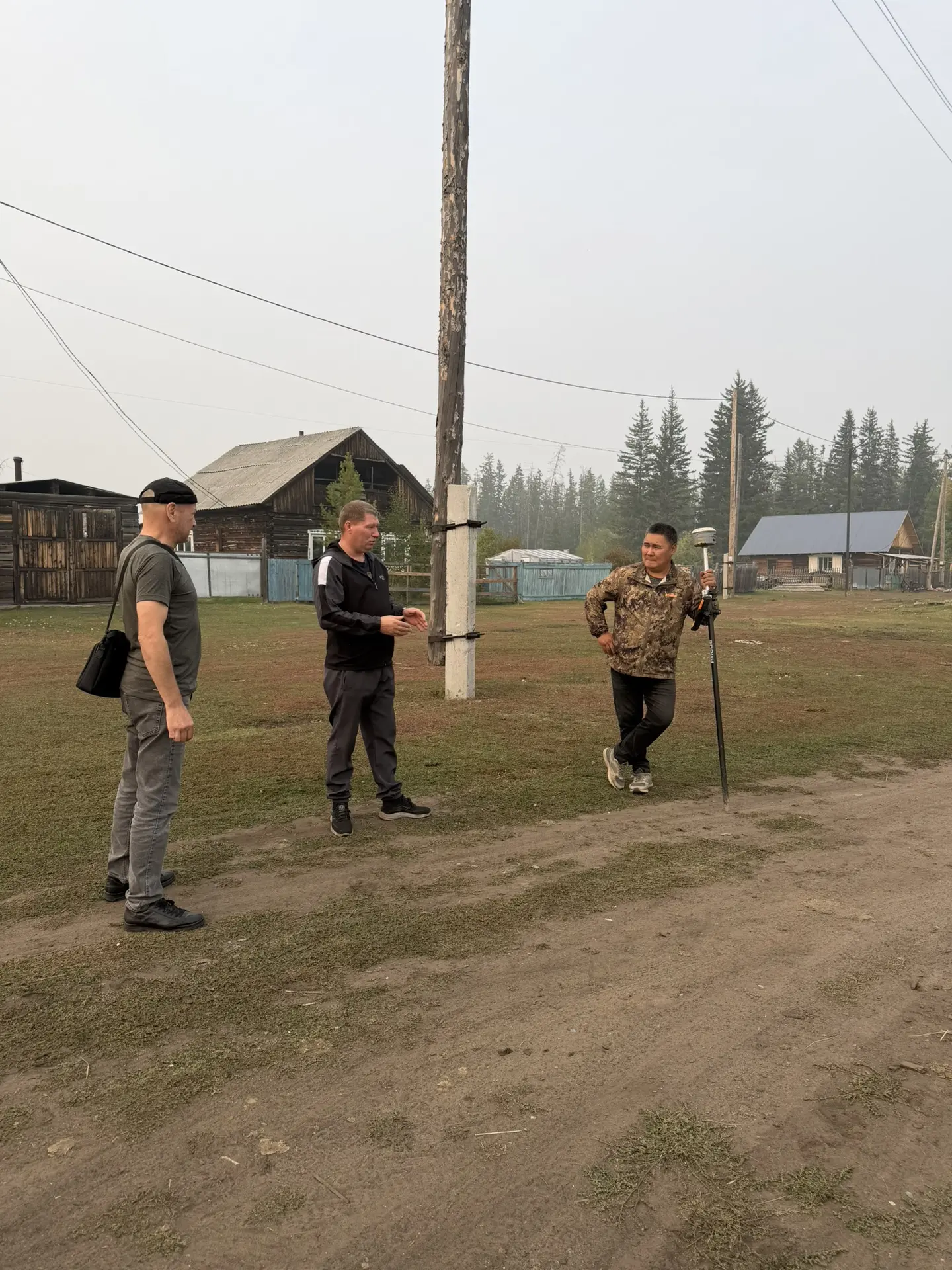 Сегодня 28 августа геодезист сделал разбивку контура спортивного зала.