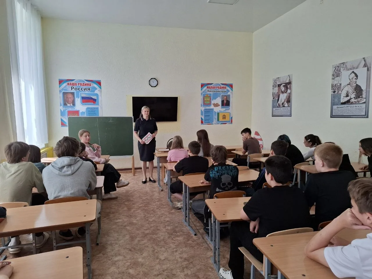 ✨ Пензенские полицейские совместно с общественниками провели профилактическое мероприятие с детьми в