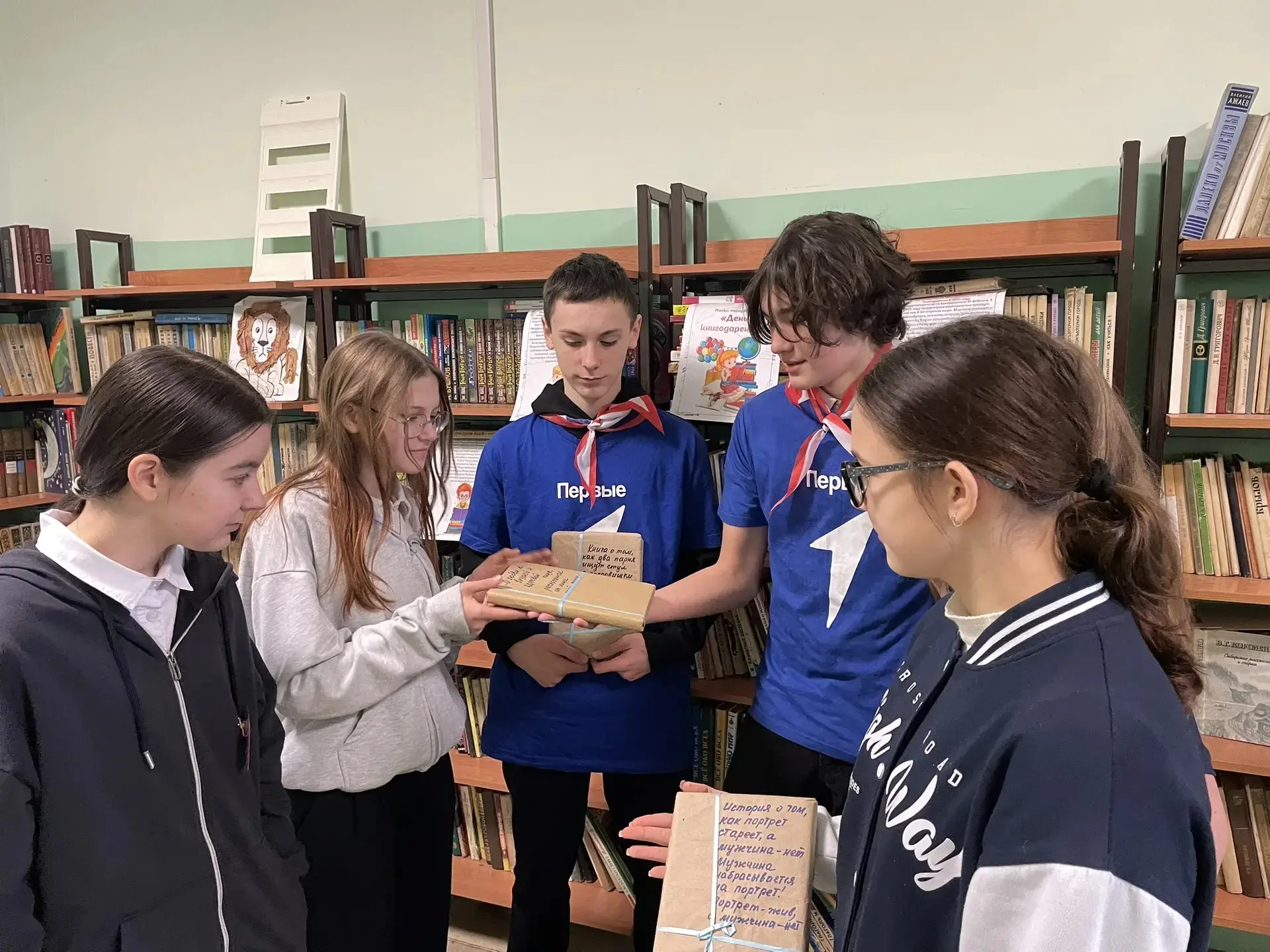 📚 Не просто книги, а целая история! 🧡  В лицее прошла невероятная акция ко Дню книгодарения! Наши ак