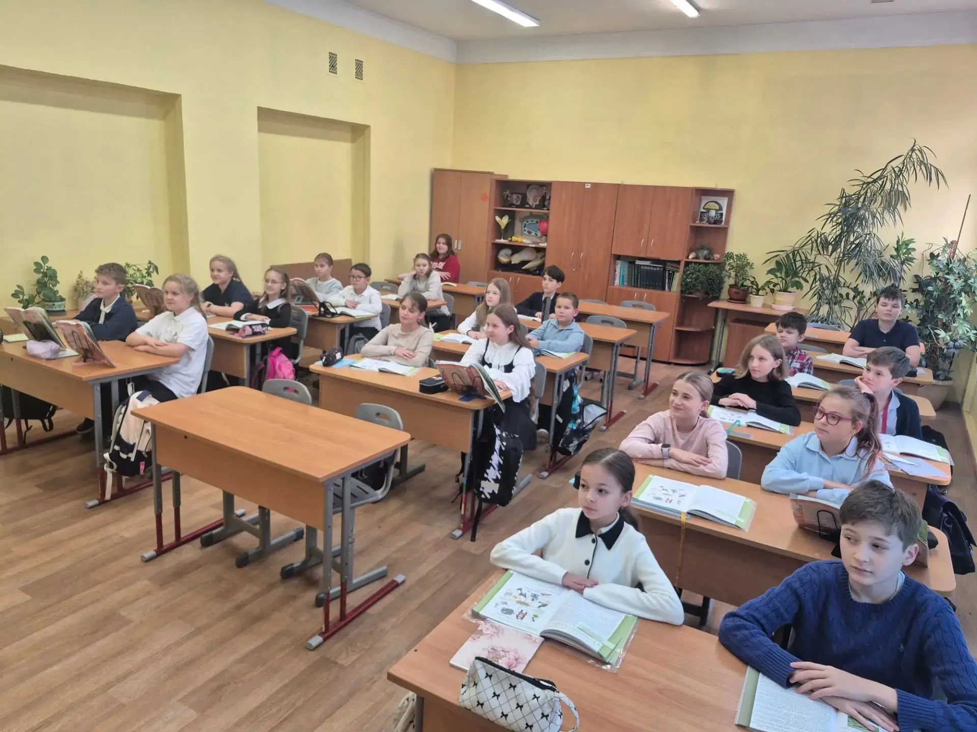 Темой «Разговоров о важном» на этой неделе стала «Зачем человеку читать» 📚. Ученики 5 ...
