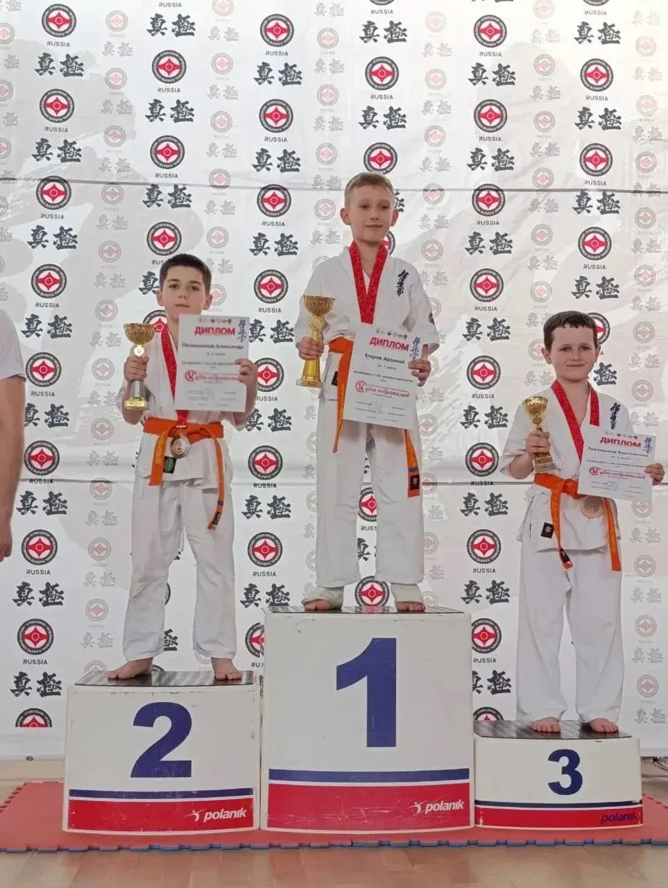 А вот звезда 2Д класса- Егоров Арсений ⭐️  🥋Он занимается каратэ в клубе «Контакт». За время своих т