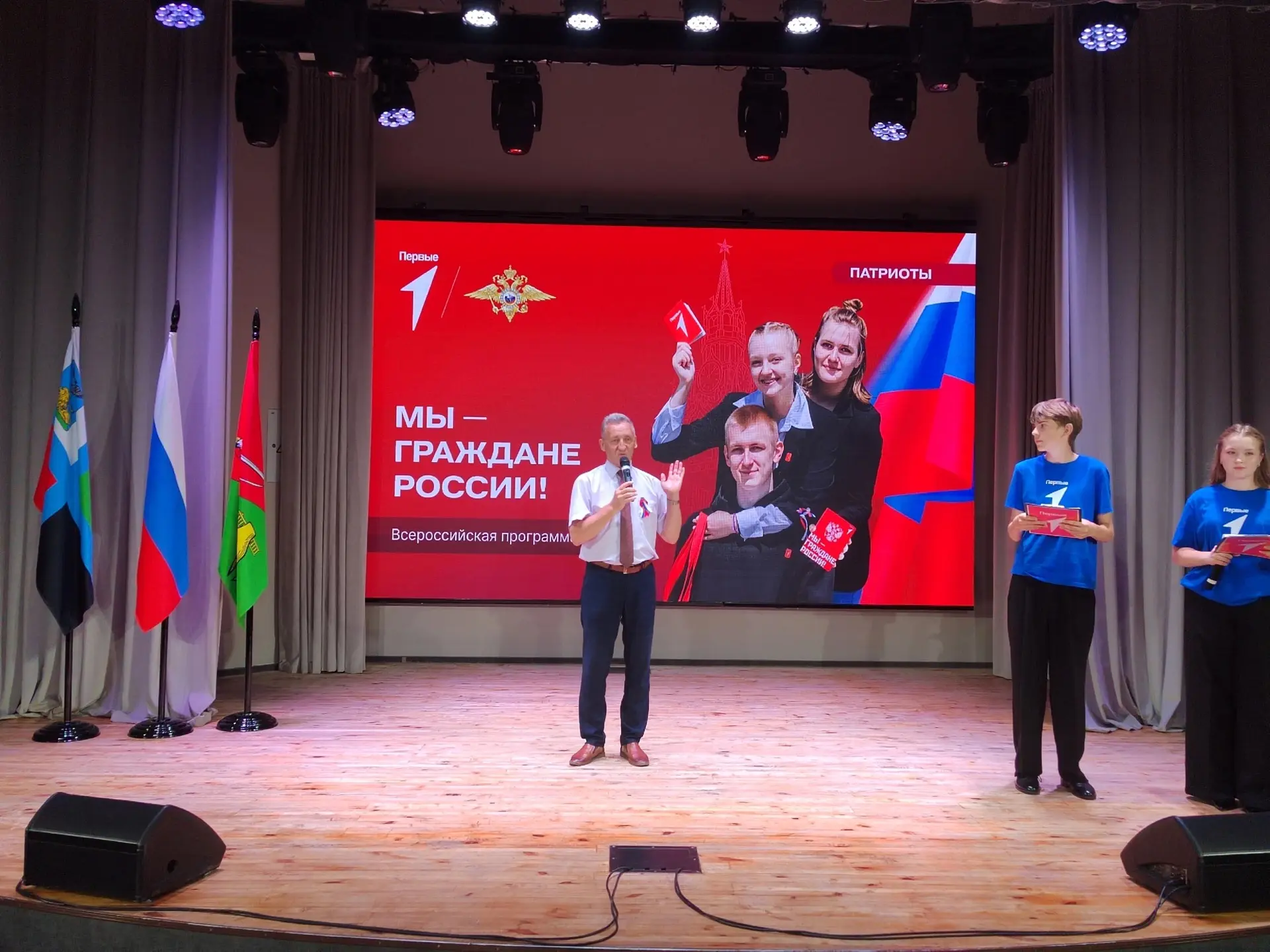 🇷🇺Сегодня , в преддверии Дня флага России, состоялась Торжественная церемония вручени...