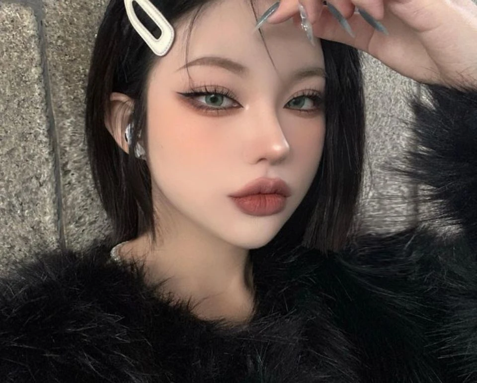 𝐝 𝐚 𝐫 𝐤   𝐚 𝐞 𝐬 𝐭 𝐡 𝐞 𝐭 𝐢 𝐜