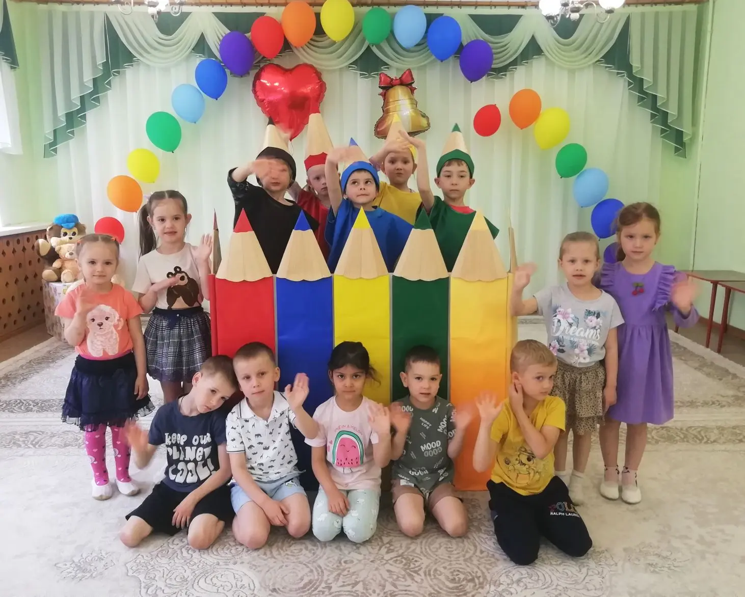В День защиты детей к нашим ребятам в гости заглянули сама Веселинка и всеми любимый Чебурашка! 🍊🐾