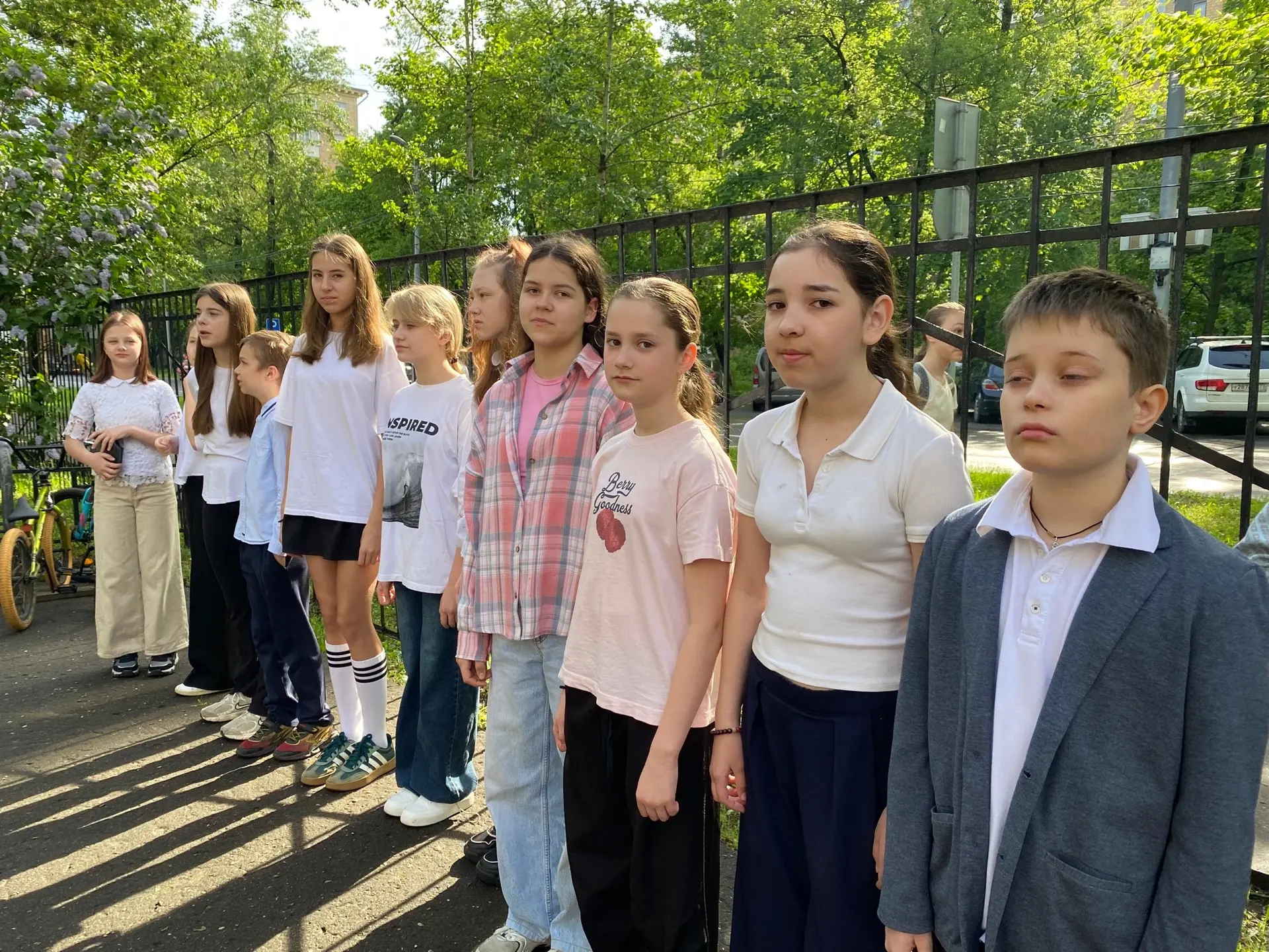 🇷🇺Утро понедельника встретило наших ребят по-настоящему летней погодой  А традиционная церемония под