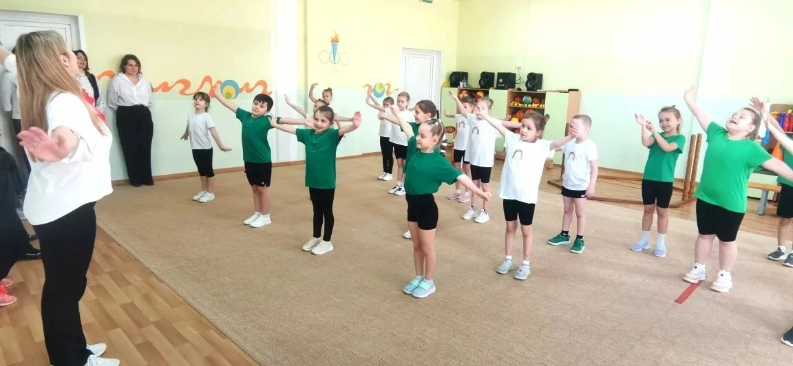 ➡ СОРЕВНОВАНИЯ ПО СПОРТИВНЫМ ПРЫЖКАМ ЧЕРЕЗ РЕЗИНКУ  ✅ 22 апреля в МОУ "Гимназия № 9" состоялся отбор