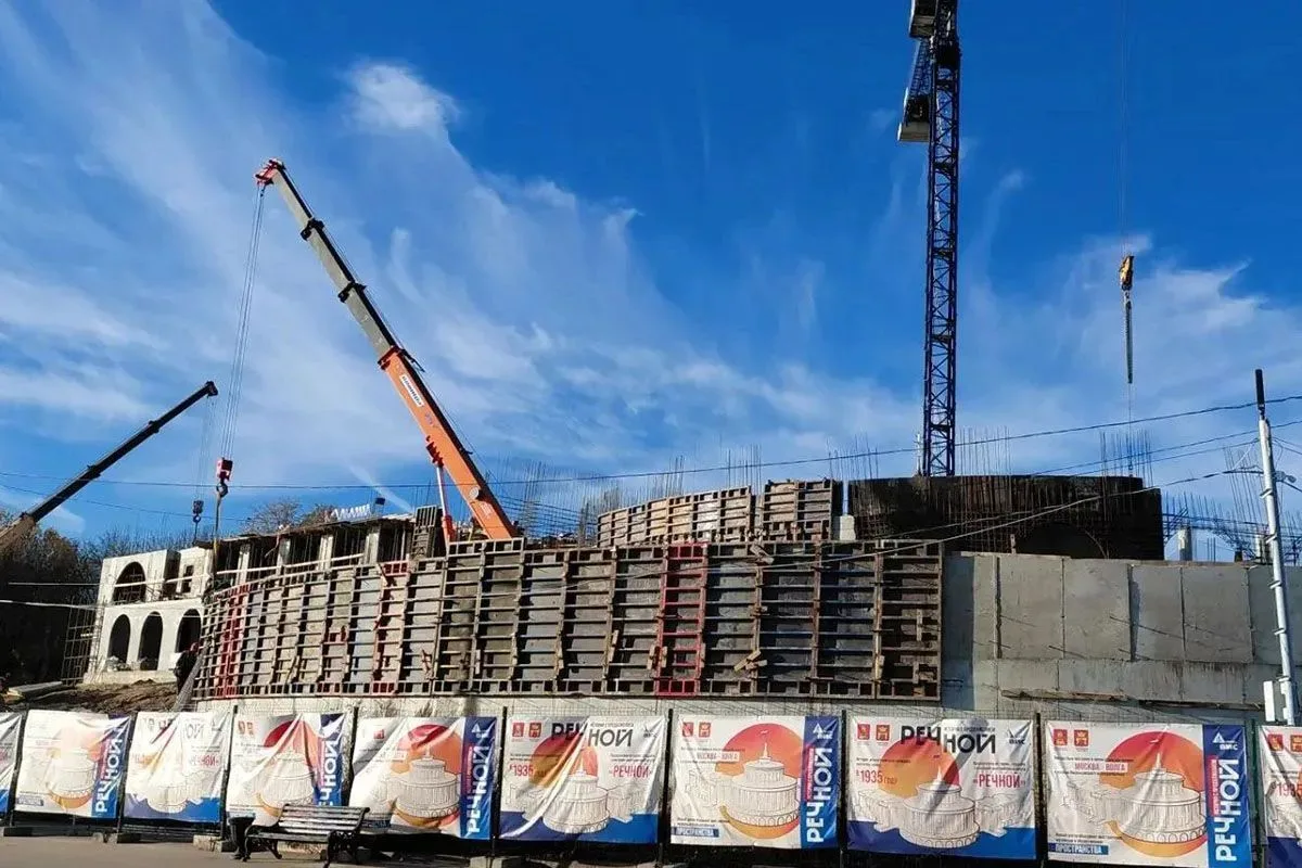 🛠 В Твери началось возведение третьего этажа нового здания Речного вокзала.