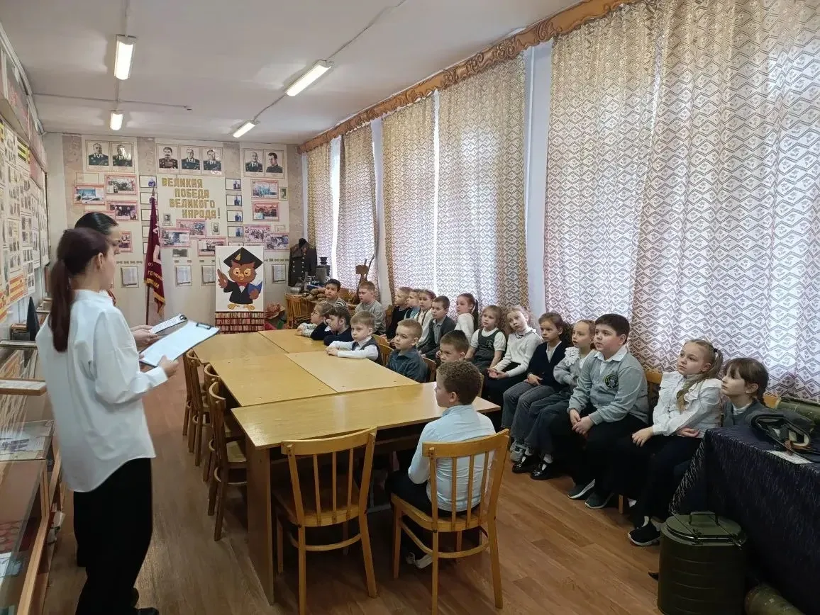 🕯️ Музейные уроки в канун Дня Победы  Сегодня, 8 мая, в нашем школьном музее имени 212 Томашувского 