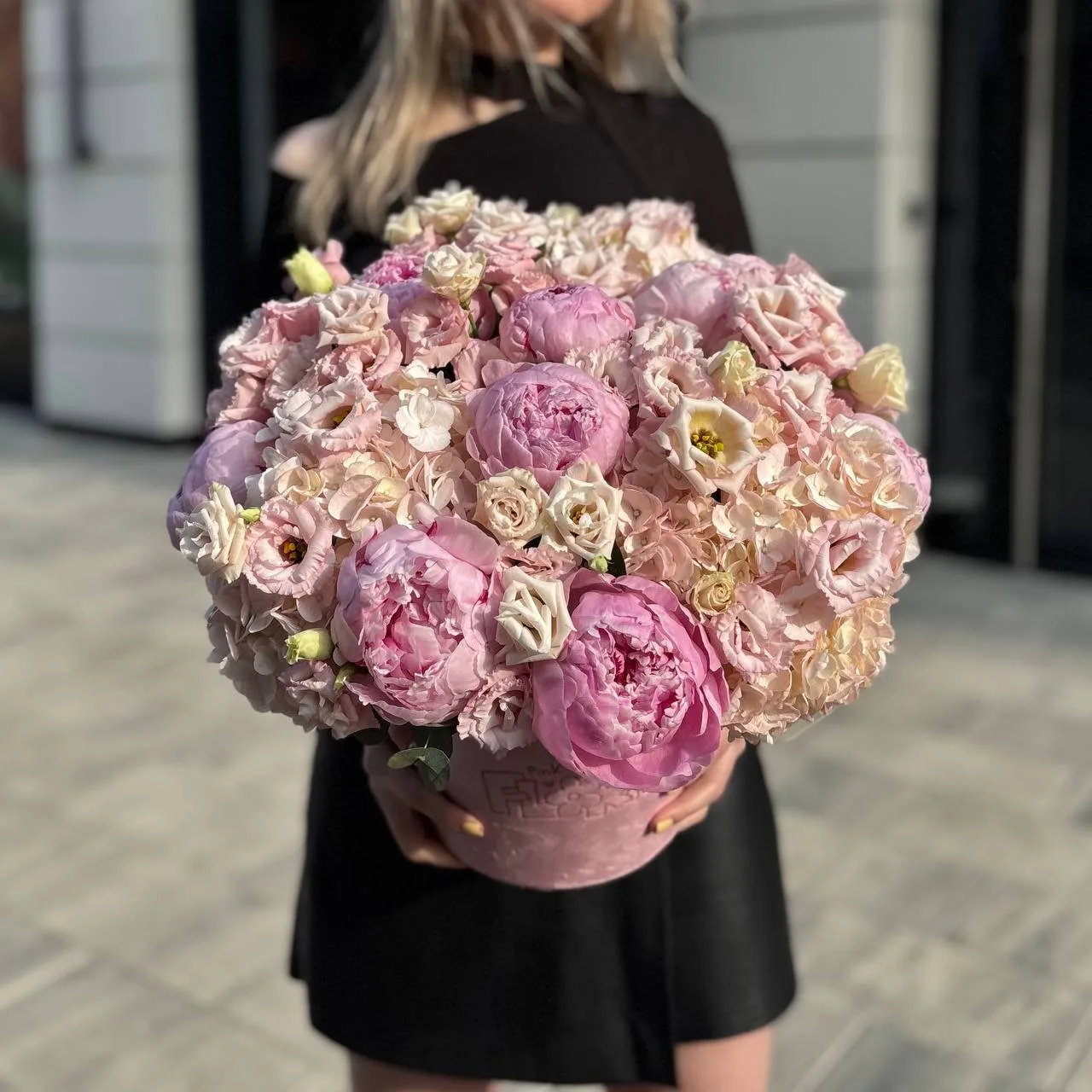 Барби сочетание 💕

Пионы и гортензии в коробке 🩷 🍓

Стоимость композиции: 14000₽


✨работаем для 