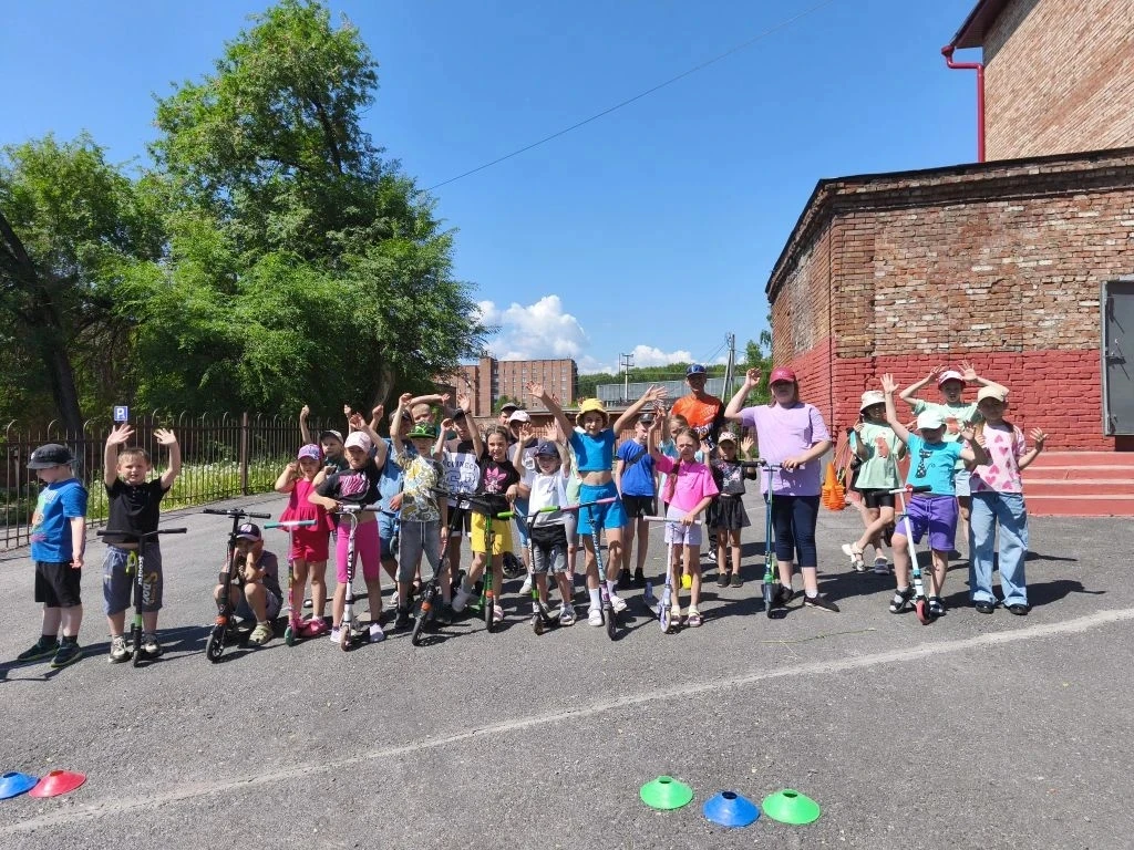 🚦 Безопасность и спорт: как прошёл наш день в лагере «Радуга»! ☀️

Сегодня к нам в гости приходил Д