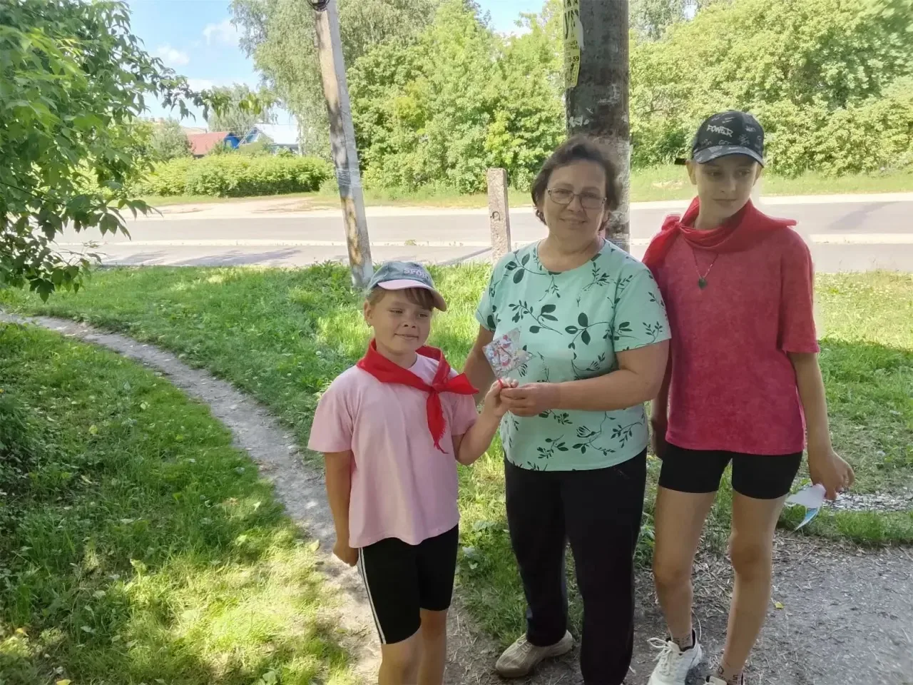 🇷🇺В преддверии Дня России активисты Пуреховской школы совместно с председателем первичного отделен