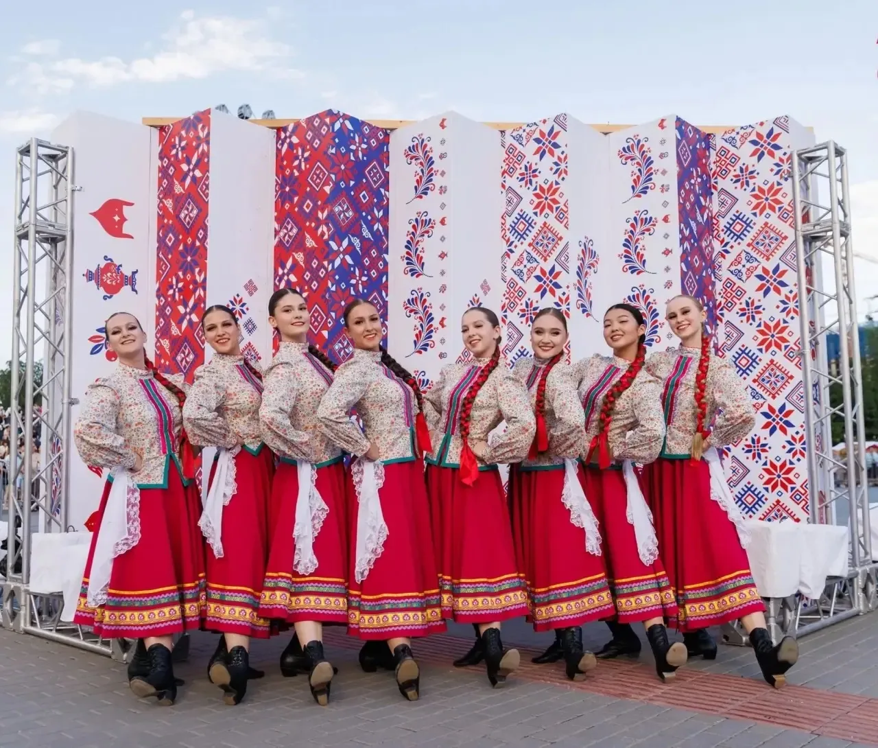 🏛️🎉🇷🇺В ДЕНЬ РОССИИ АНСАМБЛЬ «СИБИРЬ» ВЫСТУПИЛ НА МИХАЙЛОВСКОЙ НАБЕРЕЖНОЙ
 
#нгасу #сибстрин #анс