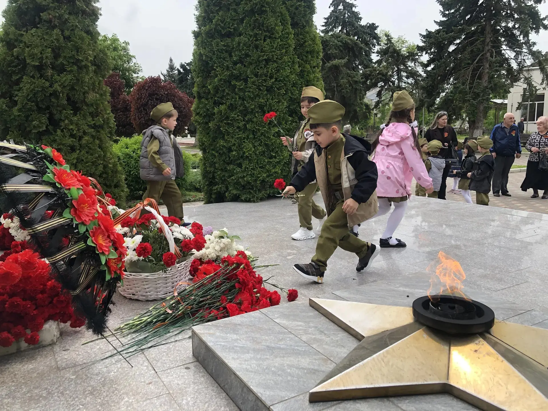 ✨️Возложение цветов🌹 к памятнику Победы 9 Мая — главная традиция Дня Победы💥, символи...
