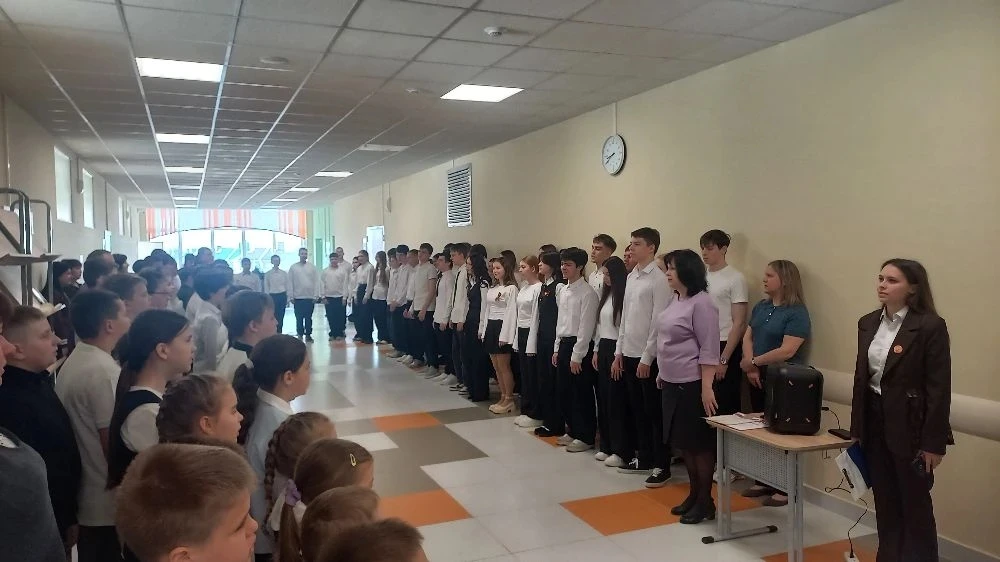‎🇷🇺4 мая состоялась торжественная линейка, посвящённая началу новой учебной недели.