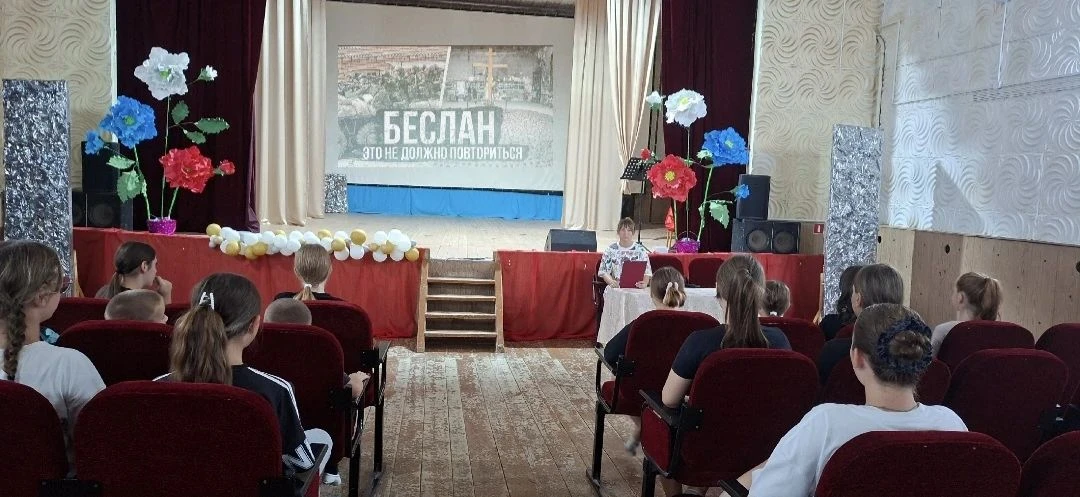 Первый звонок, букеты, белые банты — так начинается каждое 1 сентября. Но в календаре и...